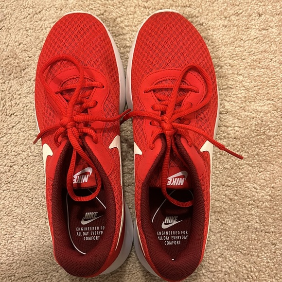 Nike Tanjun Red - Picture 3 of 5